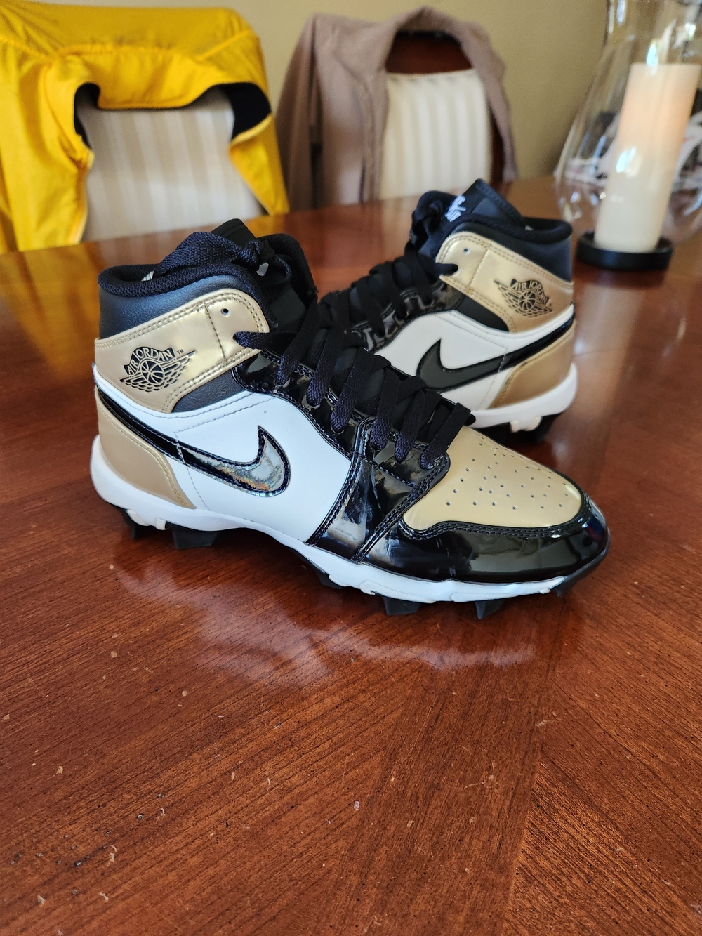 Air Jordan 1 Mid-Top Cleats Size 6 Youth Used Very Clean